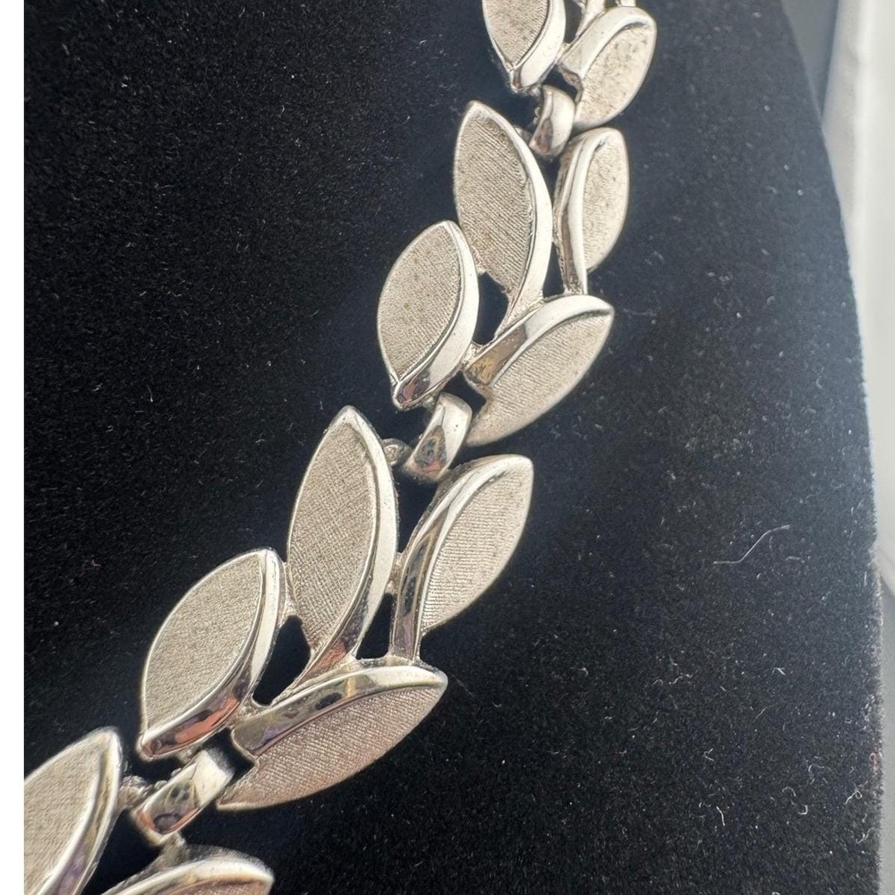 Vintage Trifari Silver Tone Textured Leaf Link Choker Necklace Mid Century MCM